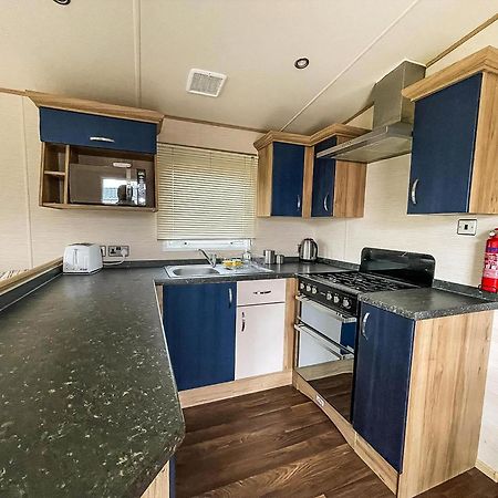 מלון וויטסטייבל Lovely 6 Berth Caravan With Decking And Wifi In Kent, Ref 47017C מראה חיצוני תמונה