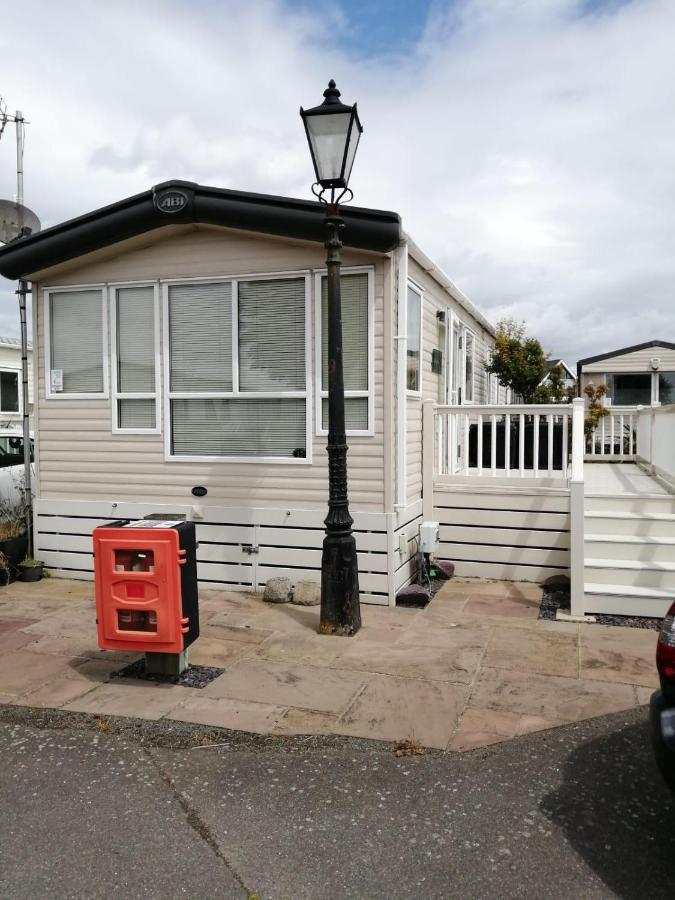מלון וויטסטייבל Lovely 6 Berth Caravan With Decking And Wifi In Kent, Ref 47017C מראה חיצוני תמונה