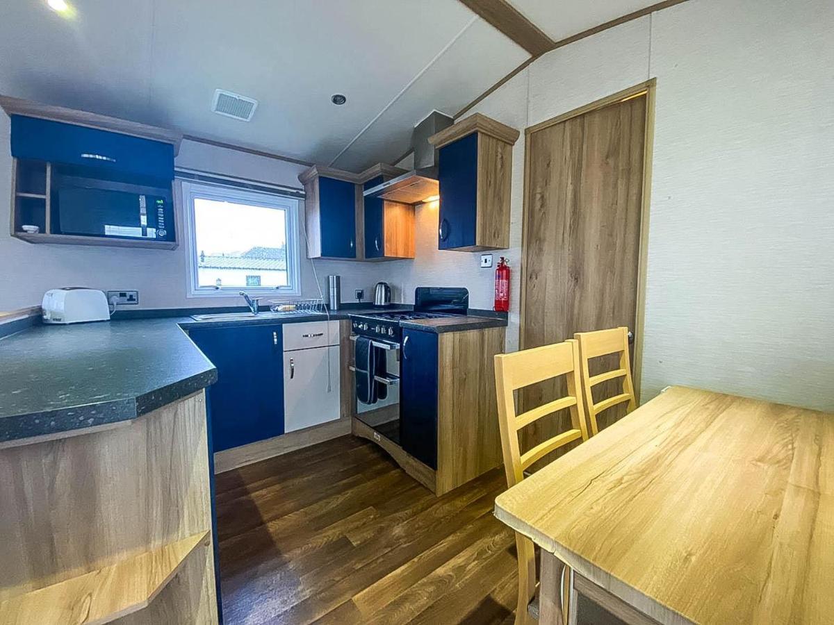 מלון וויטסטייבל Lovely 6 Berth Caravan With Decking And Wifi In Kent, Ref 47017C מראה חיצוני תמונה