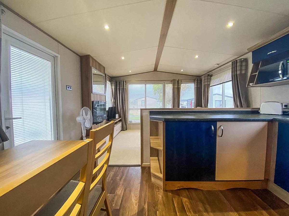 מלון וויטסטייבל Lovely 6 Berth Caravan With Decking And Wifi In Kent, Ref 47017C מראה חיצוני תמונה