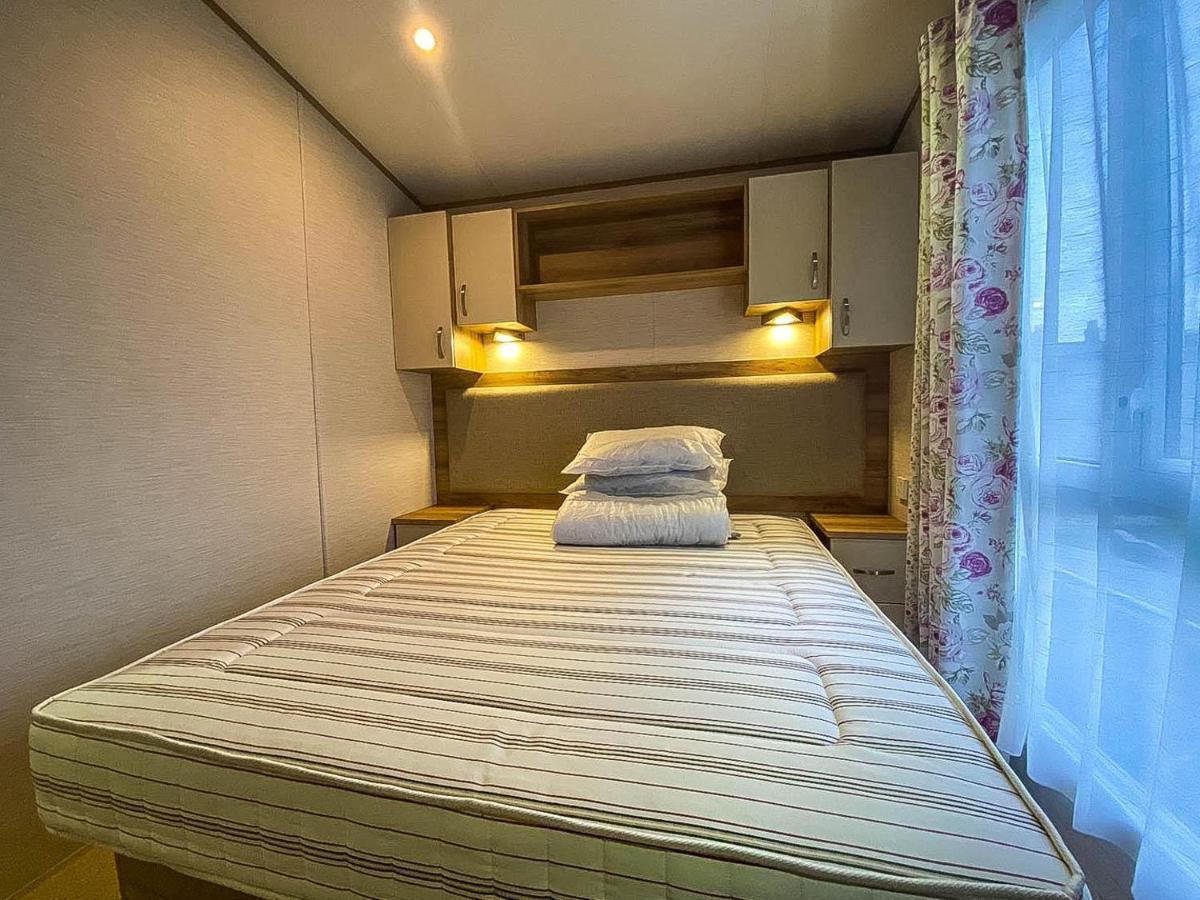 מלון וויטסטייבל Lovely 6 Berth Caravan With Decking And Wifi In Kent, Ref 47017C מראה חיצוני תמונה