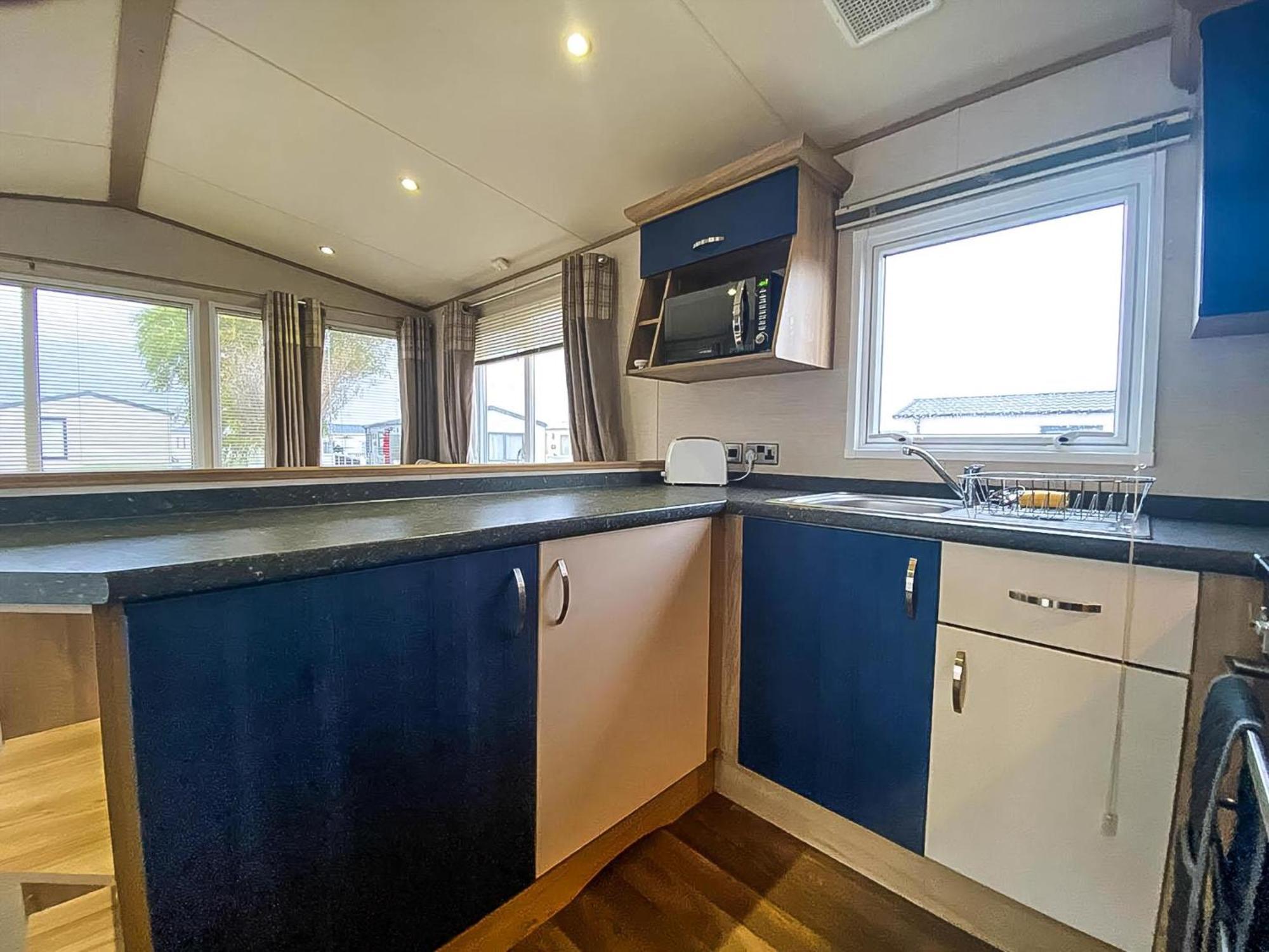 מלון וויטסטייבל Lovely 6 Berth Caravan With Decking And Wifi In Kent, Ref 47017C מראה חיצוני תמונה