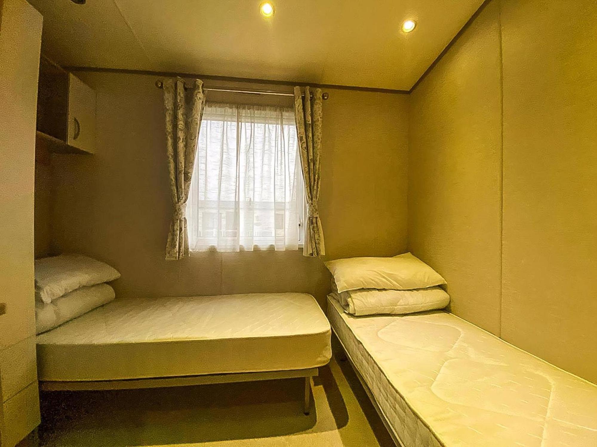 מלון וויטסטייבל Lovely 6 Berth Caravan With Decking And Wifi In Kent, Ref 47017C מראה חיצוני תמונה