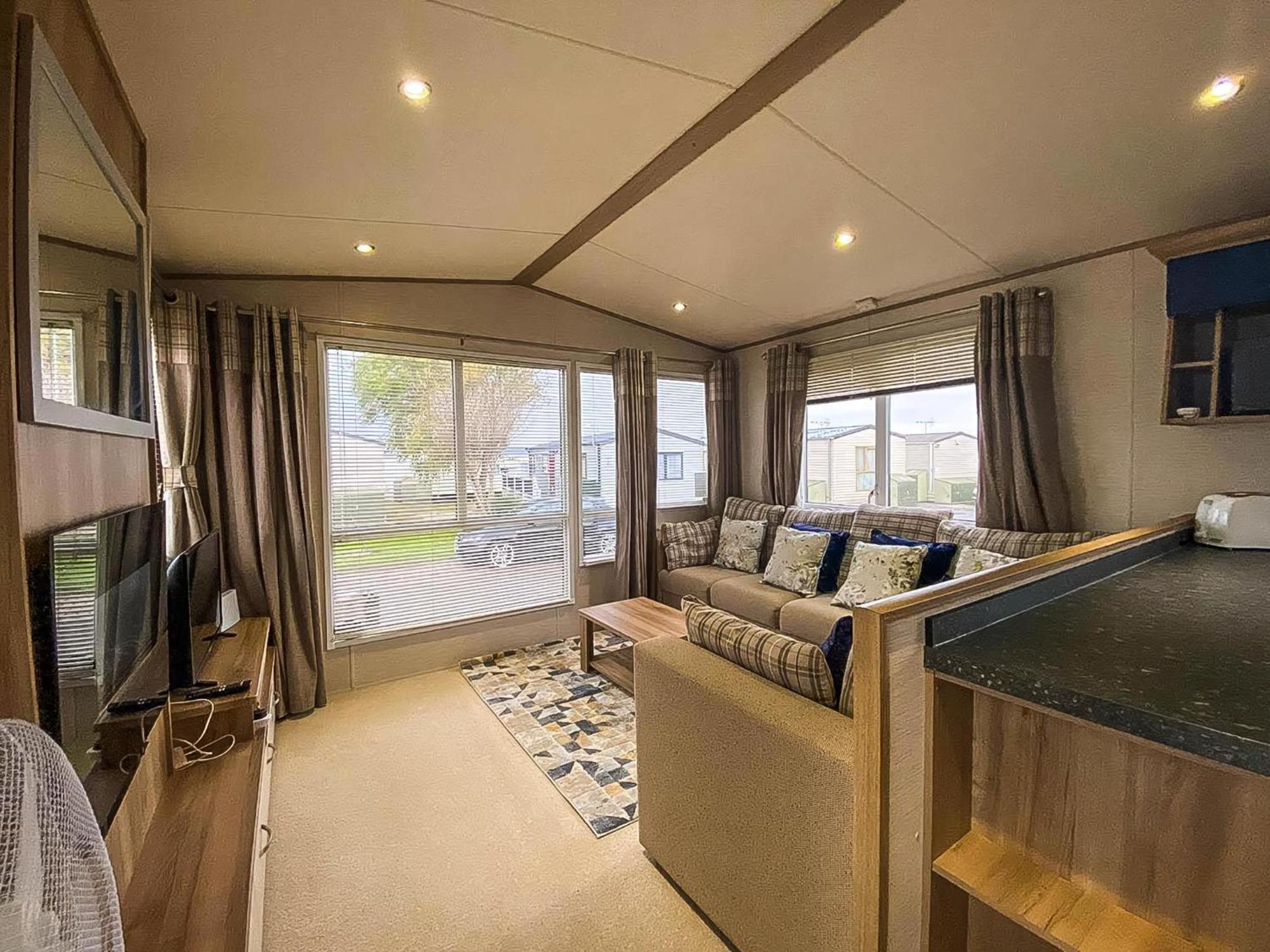 מלון וויטסטייבל Lovely 6 Berth Caravan With Decking And Wifi In Kent, Ref 47017C מראה חיצוני תמונה