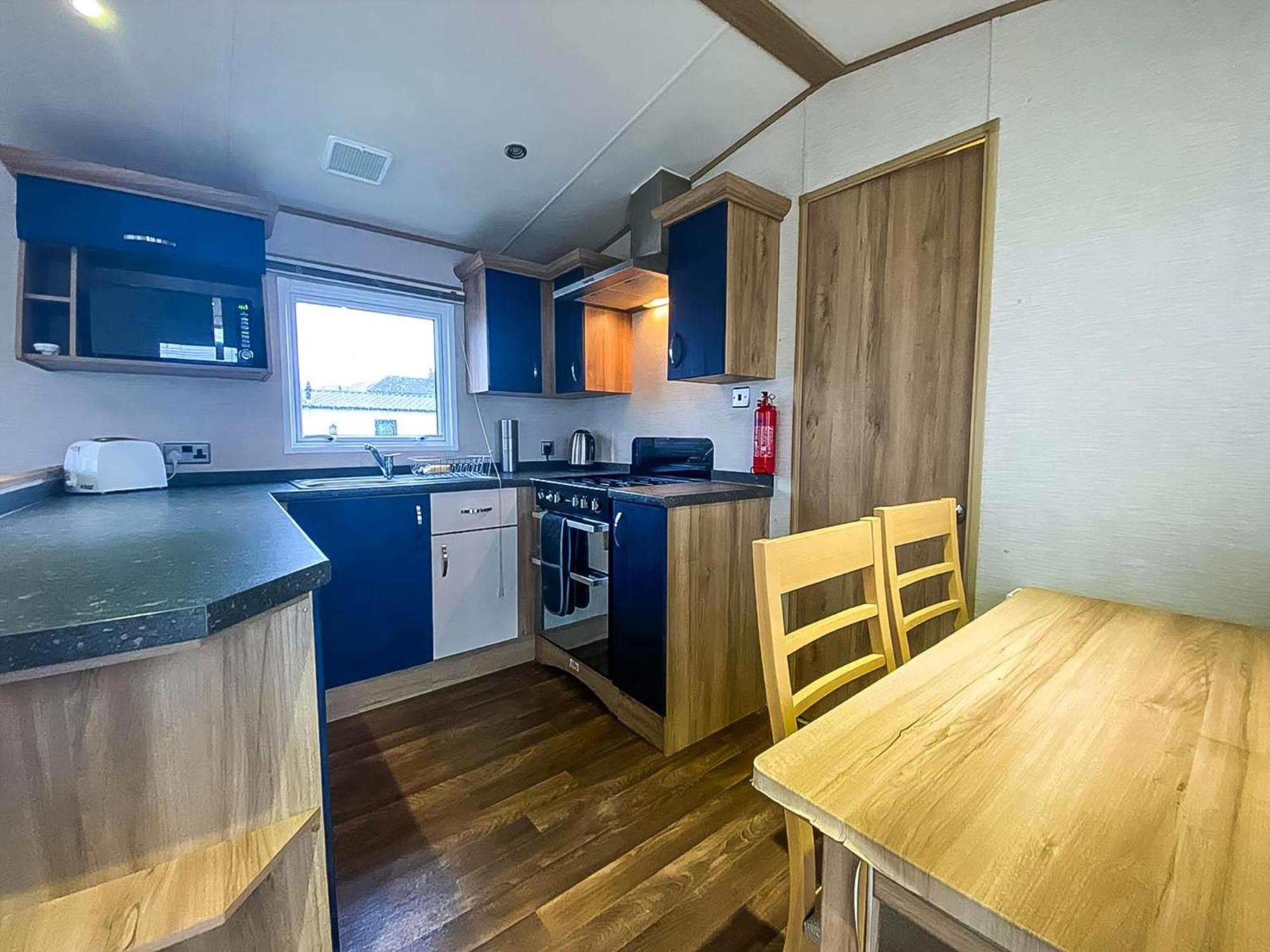 מלון וויטסטייבל Lovely 6 Berth Caravan With Decking And Wifi In Kent, Ref 47017C מראה חיצוני תמונה