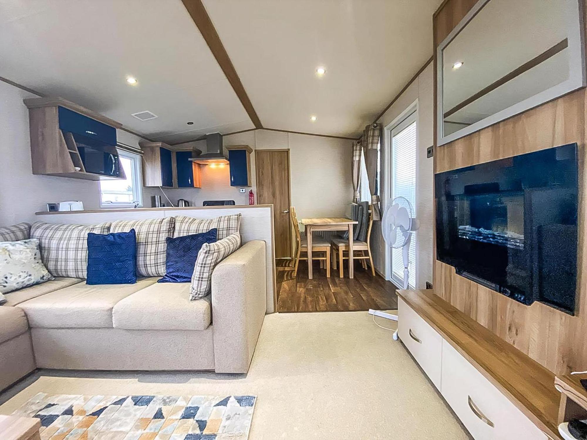 מלון וויטסטייבל Lovely 6 Berth Caravan With Decking And Wifi In Kent, Ref 47017C מראה חיצוני תמונה