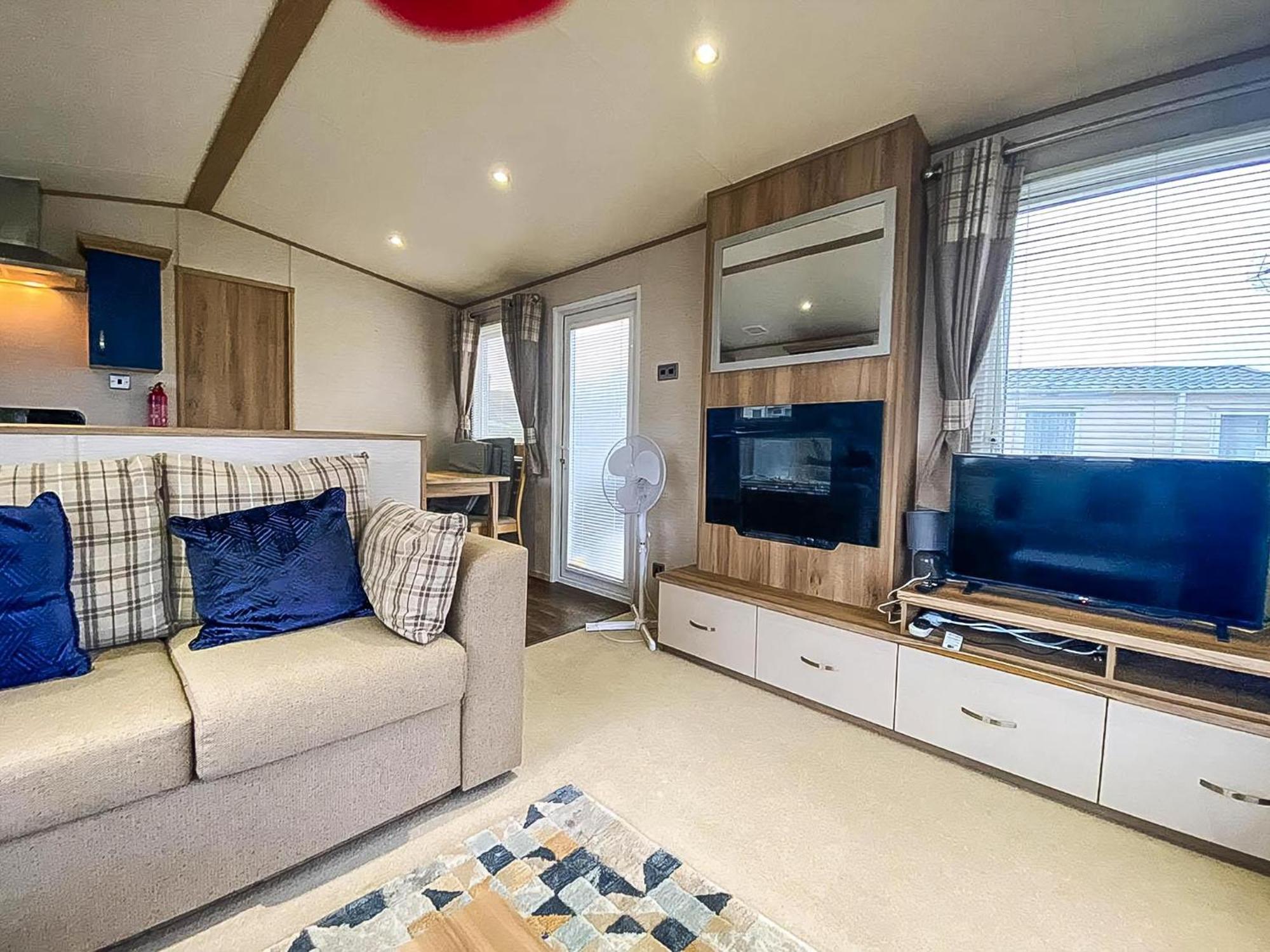 מלון וויטסטייבל Lovely 6 Berth Caravan With Decking And Wifi In Kent, Ref 47017C מראה חיצוני תמונה