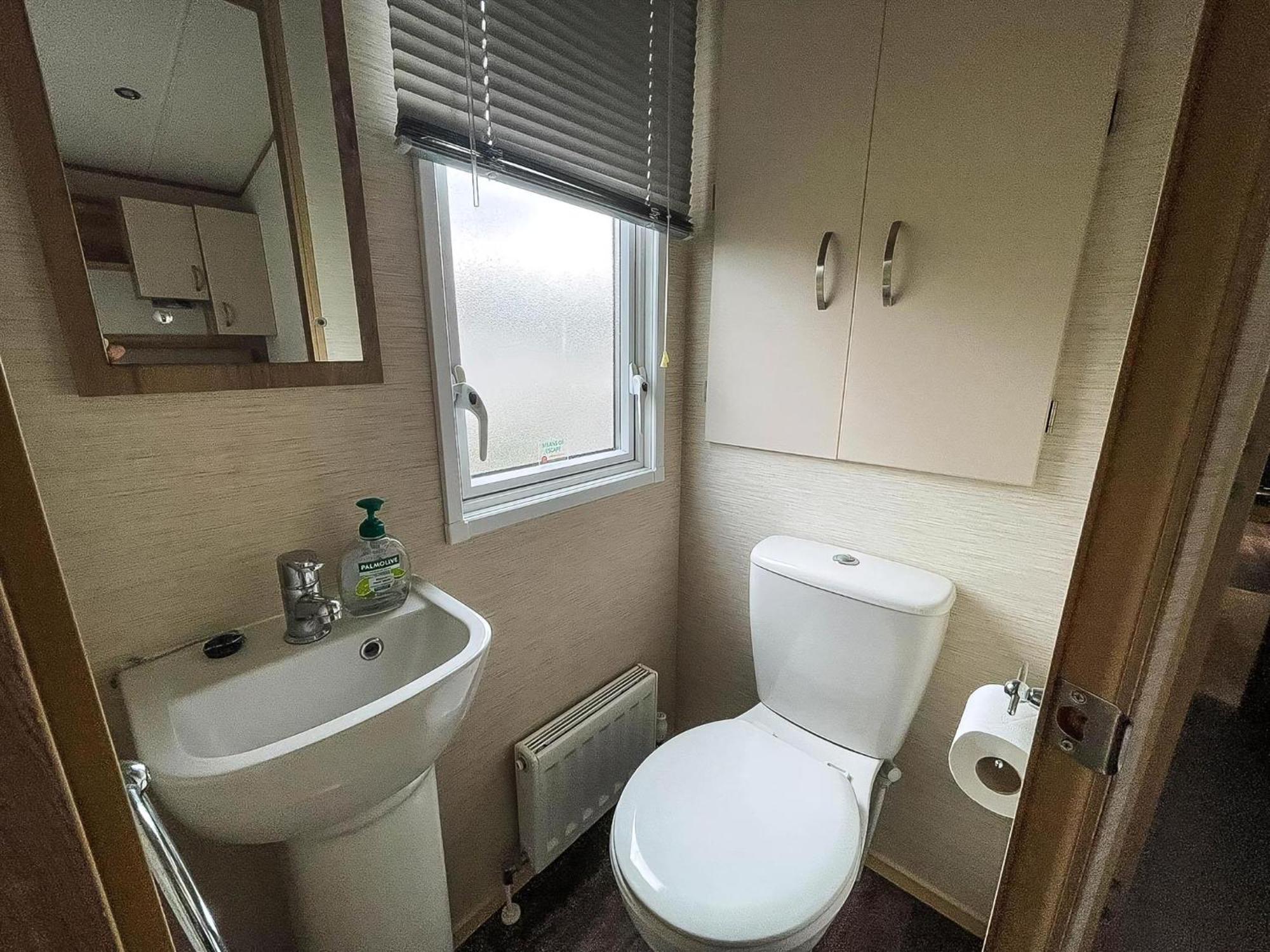 מלון וויטסטייבל Lovely 6 Berth Caravan With Decking And Wifi In Kent, Ref 47017C מראה חיצוני תמונה