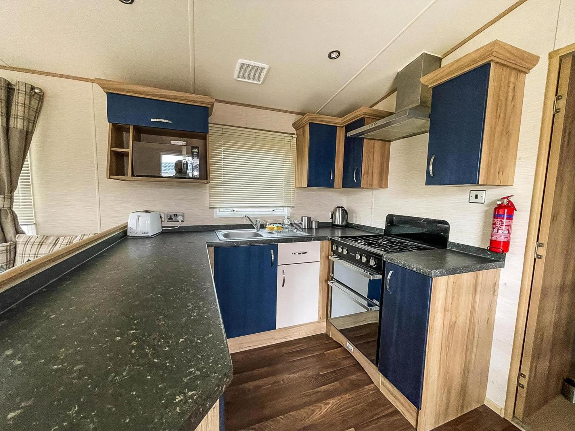 מלון וויטסטייבל Lovely 6 Berth Caravan With Decking And Wifi In Kent, Ref 47017C מראה חיצוני תמונה